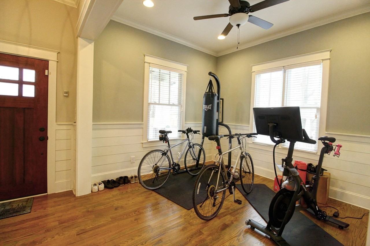223 N Elizabeth St - Photo 6 of 29