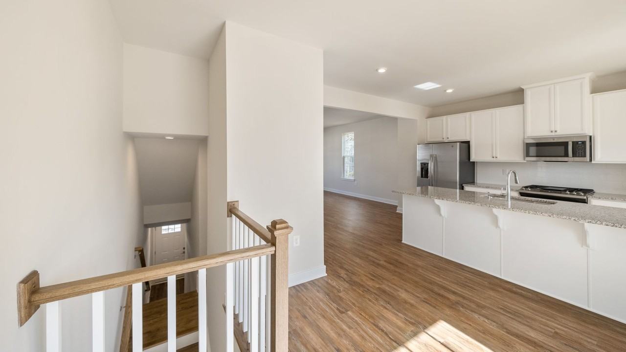 103 Tamworth Crk - Photo 3 of 19