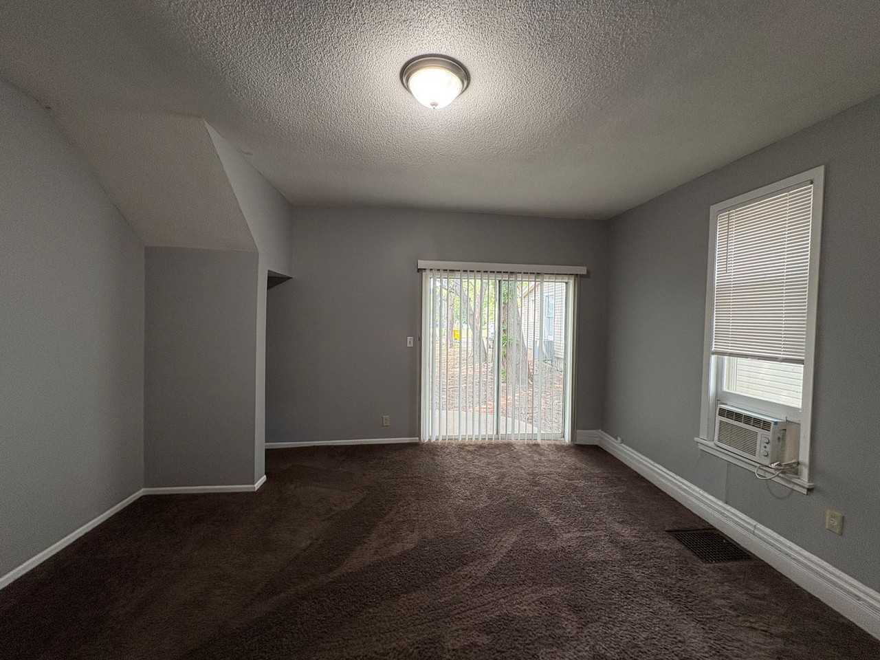 2918 S St - Photo 2 of 23