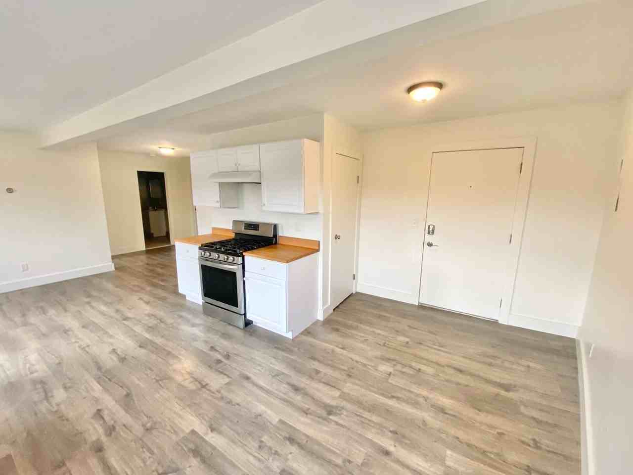 12 Malletts Bay Ave - Photo 3 of 12