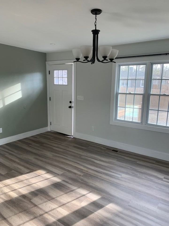 112 Poteat St - Photo 6 of 13