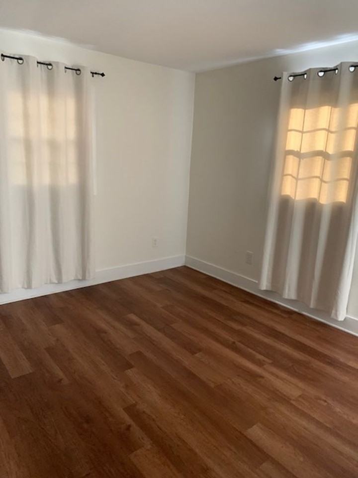 112 Poteat St - Photo 7 of 13