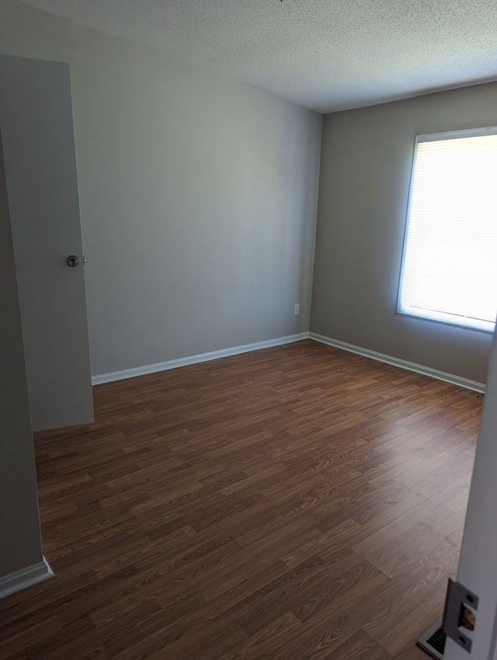 727 Hattie Ln - Photo 2 of 13