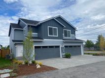 Lake Stevens Townhome Duplex within minutes to Frontier Village - Photo 1 of 1