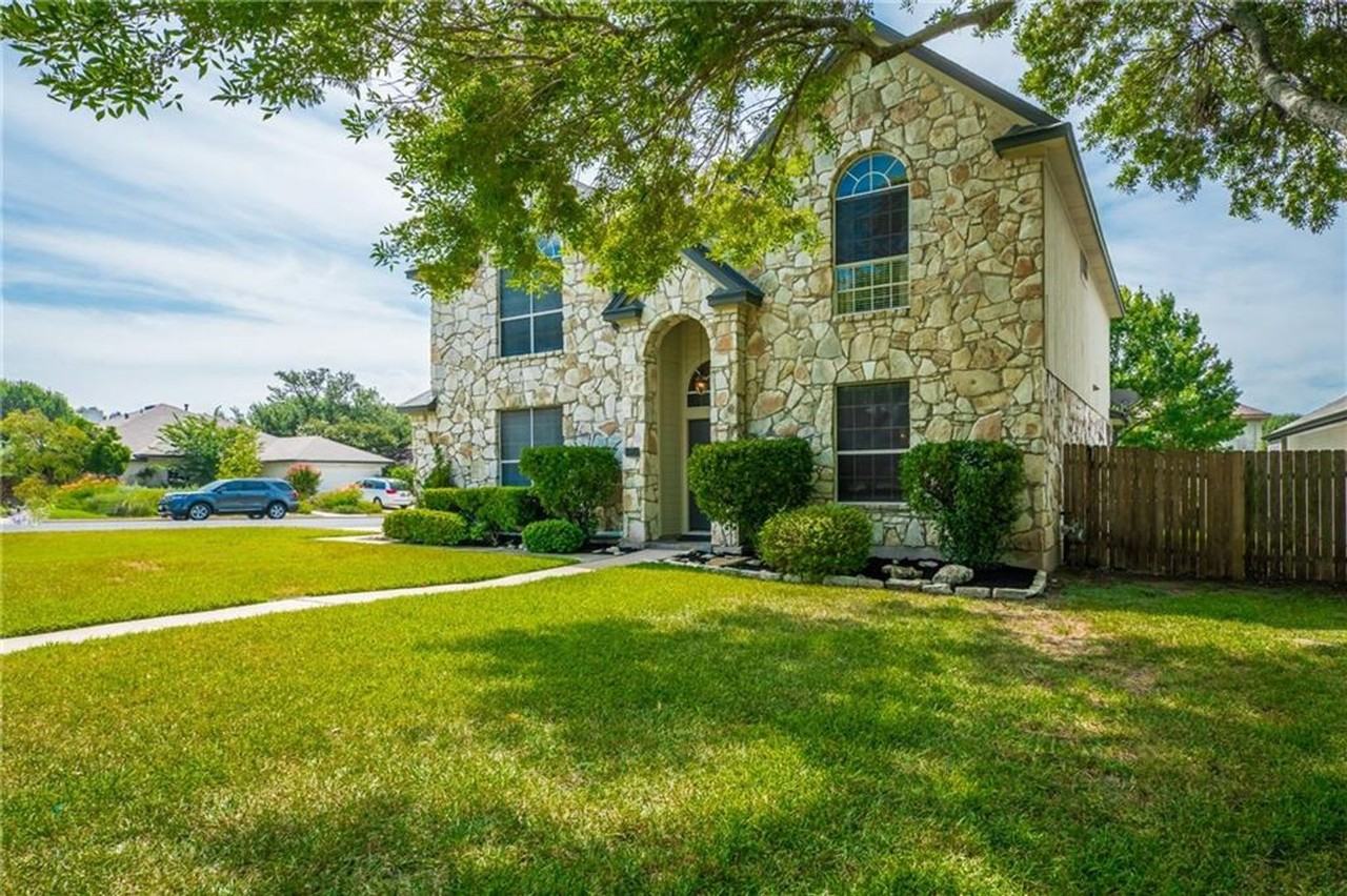 15713 Monona Cv - Photo 2 of 40