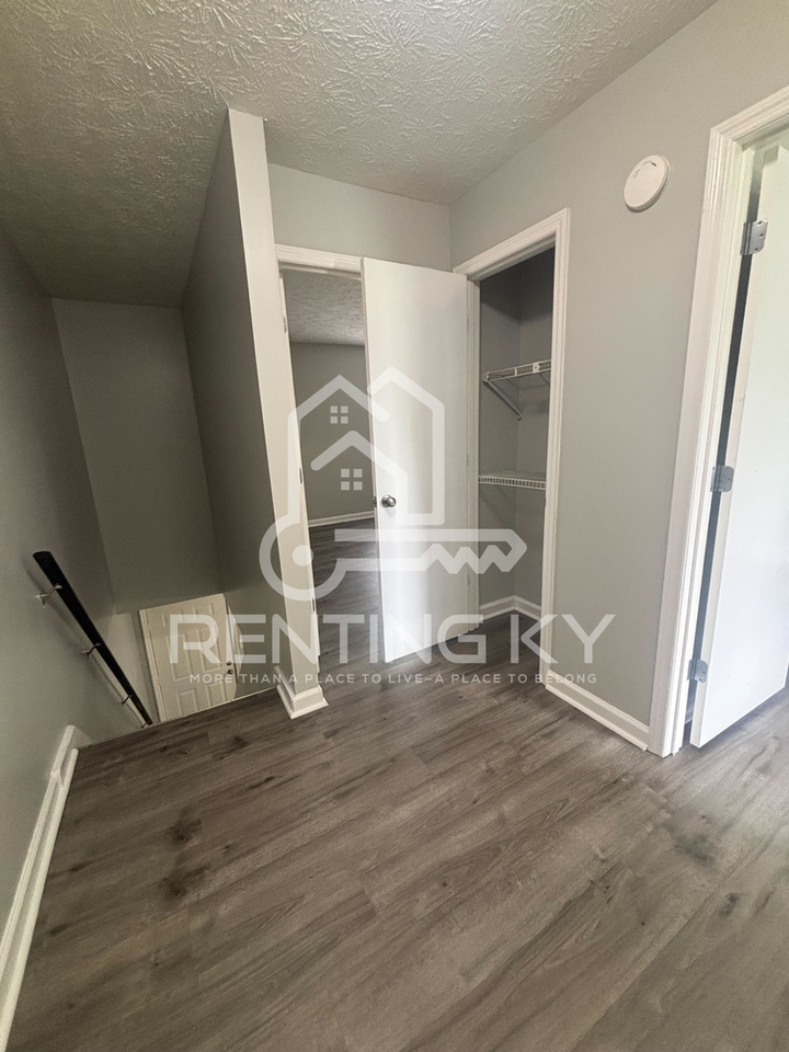 215 Peachtree Rd - Photo 7 of 16