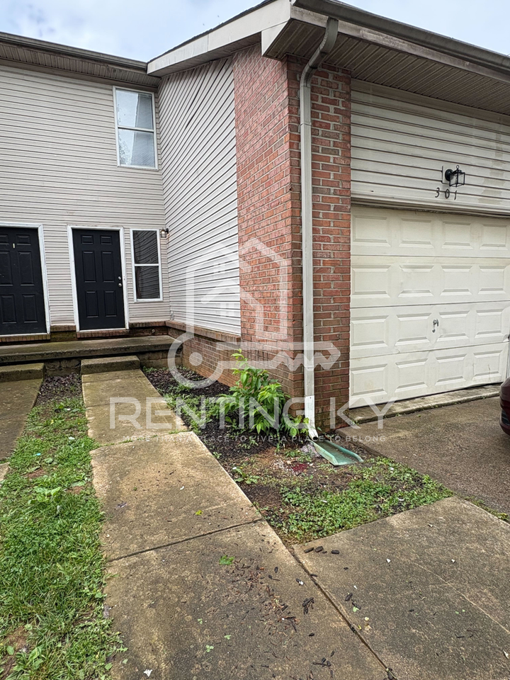 301 Peachtree Rd - Photo 2 of 11