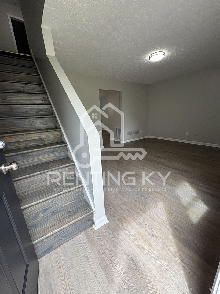 301 Peachtree Rd - Photo 3 of 11