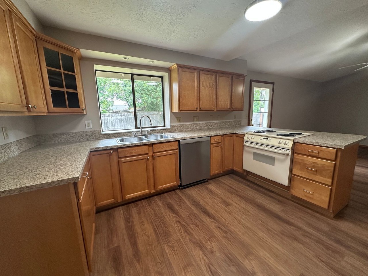 4823 Glendale Ave Ne - Photo 4 of 20