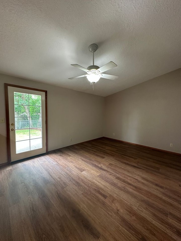 4823 Glendale Ave Ne - Photo 6 of 20