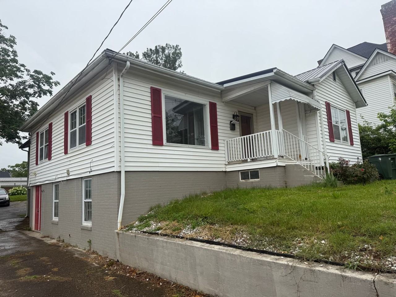 113 W Mckee St - Photo 2 of 18