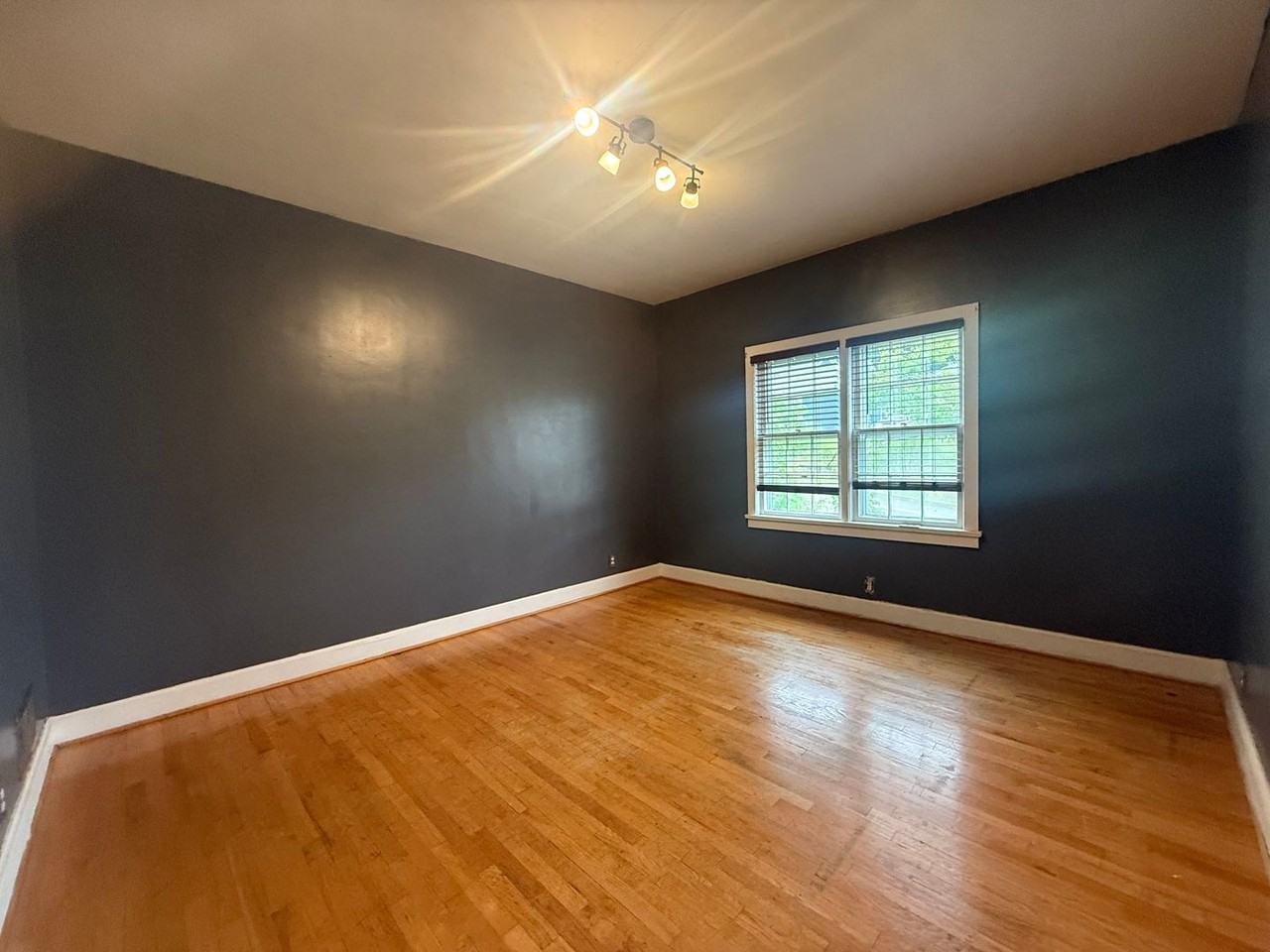 113 W Mckee St - Photo 3 of 18