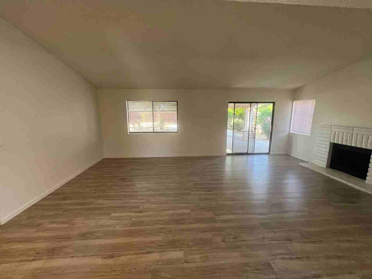 402 Oakwood Ct - Photo 3 of 16