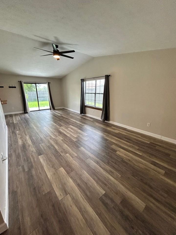 249 Hannover Cir - Photo 3 of 32