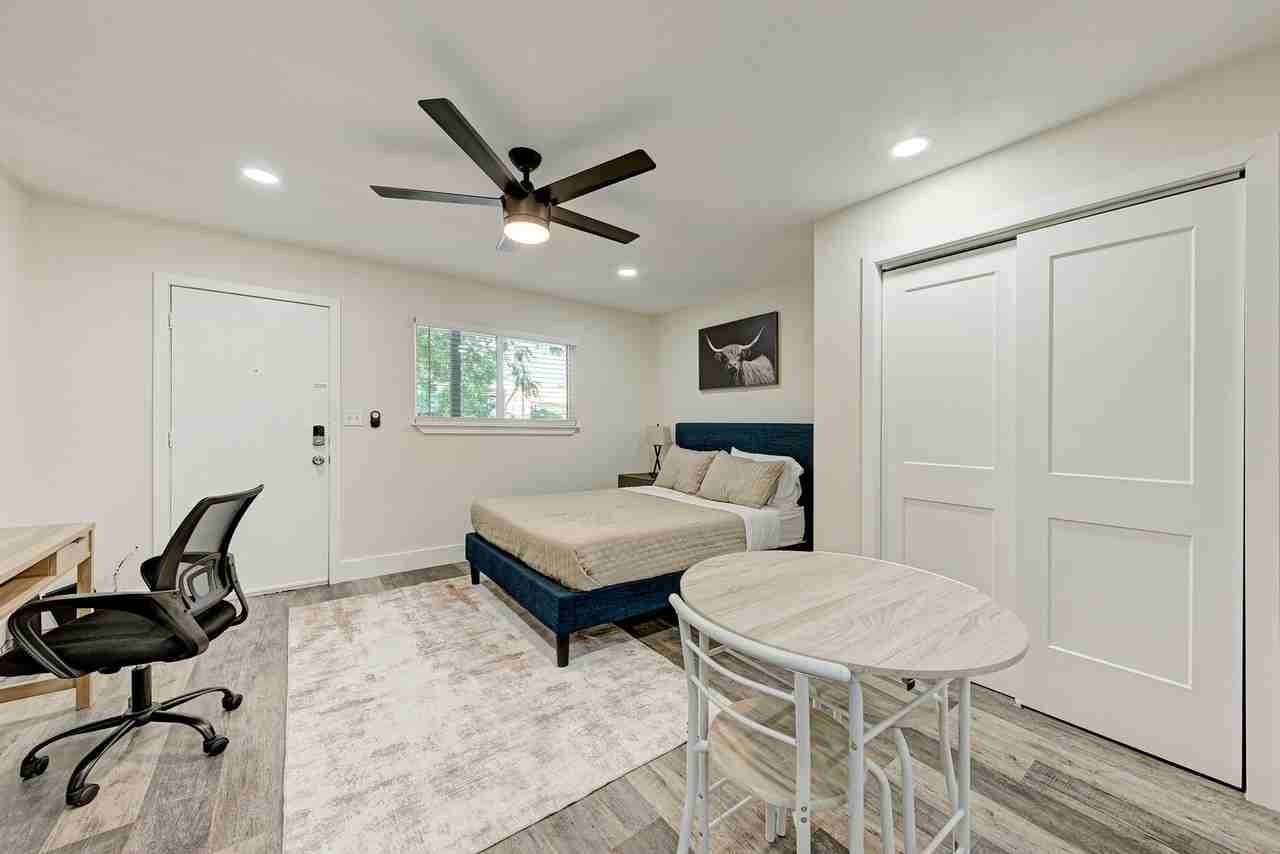 2302 Leon St #14 - Photo 3 of 6