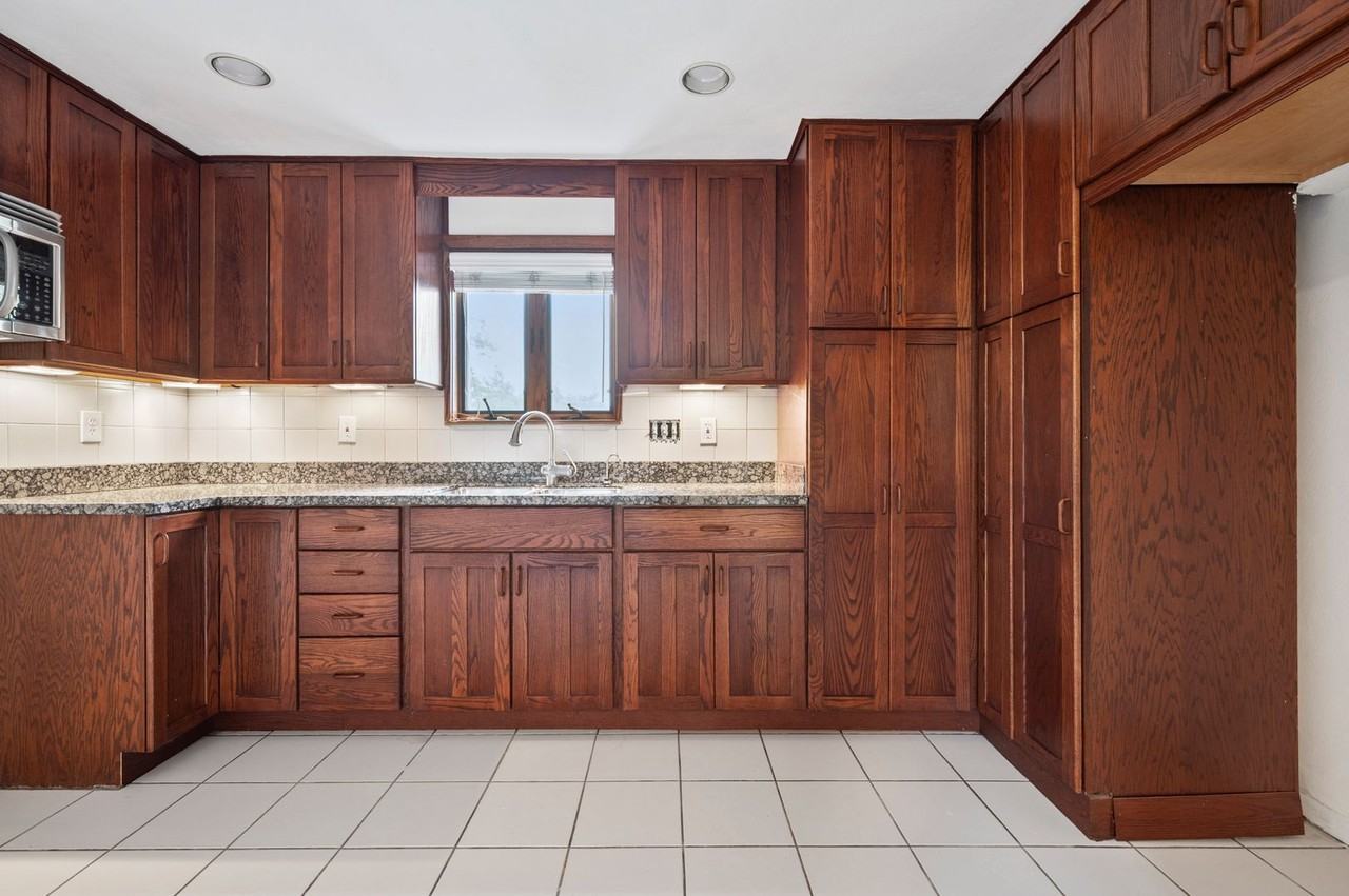 627 George St - Photo 3 of 31