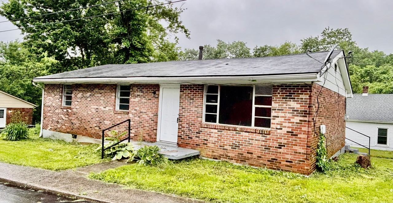 623 Gano St - Photo 2 of 33