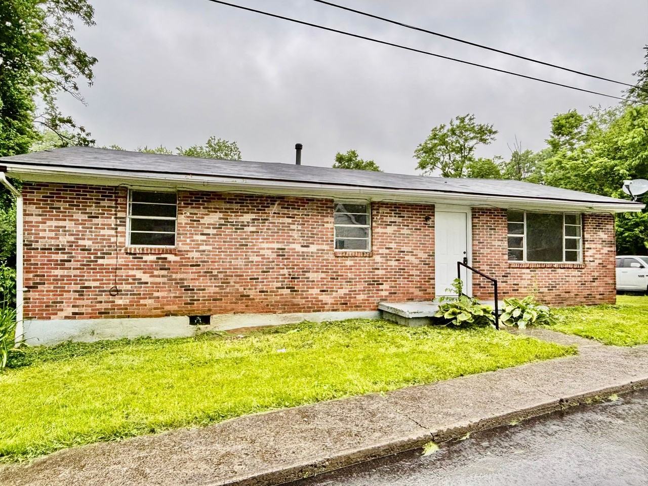 623 Gano St - Photo 3 of 33