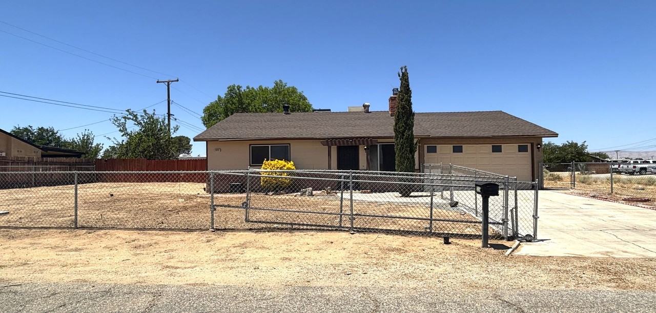20361 94th St - Photo 2 of 4