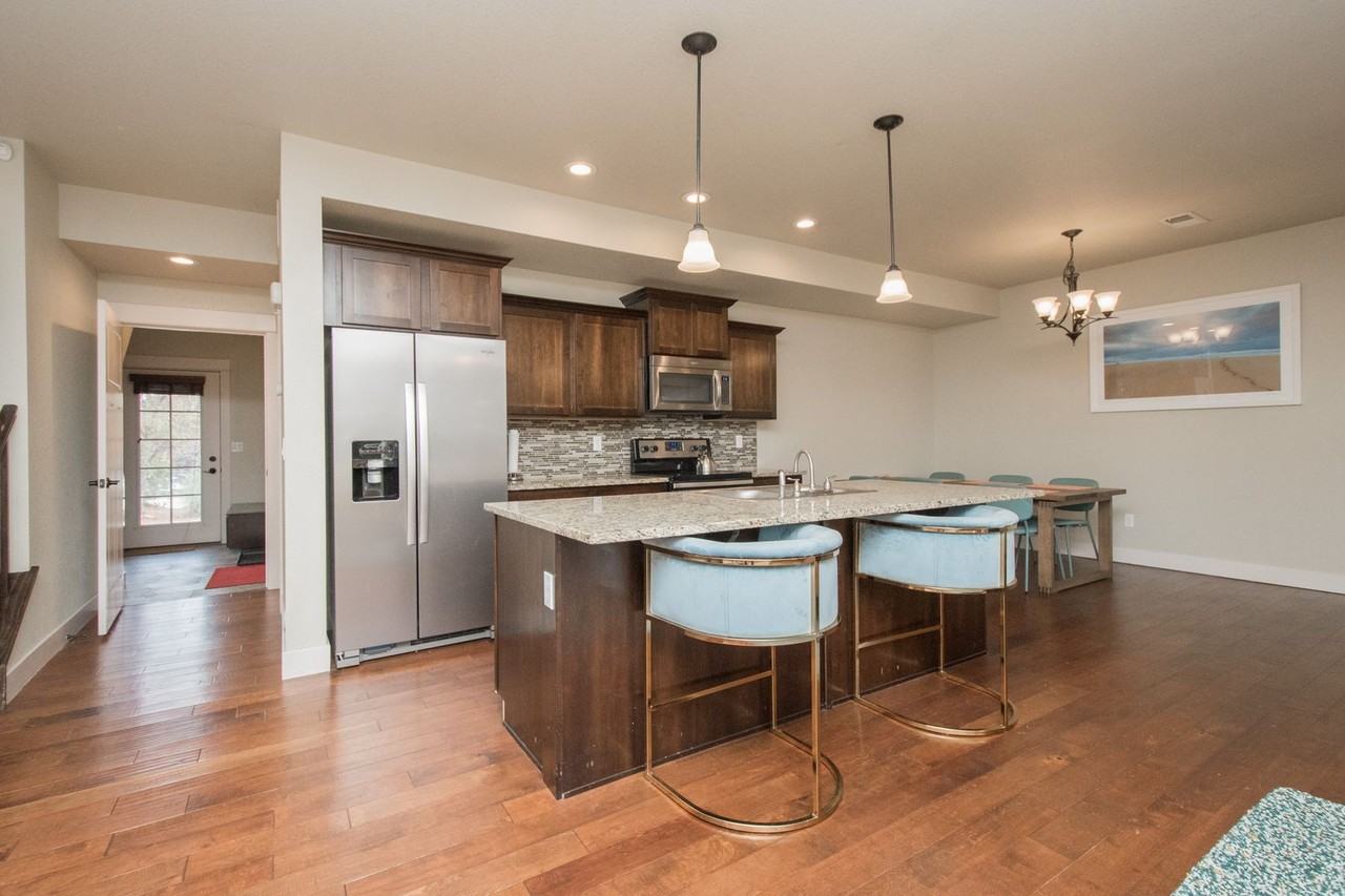 2029 Scarecrow Rd - Photo 2 of 24