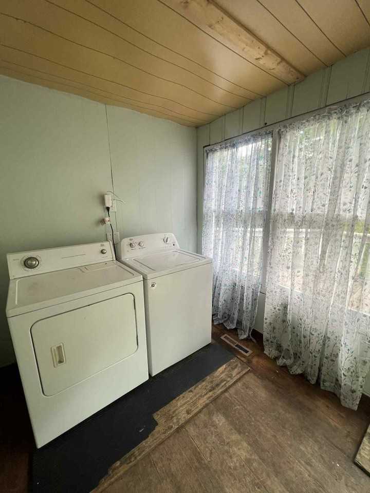 2628 E 8th St - Photo 7 of 21