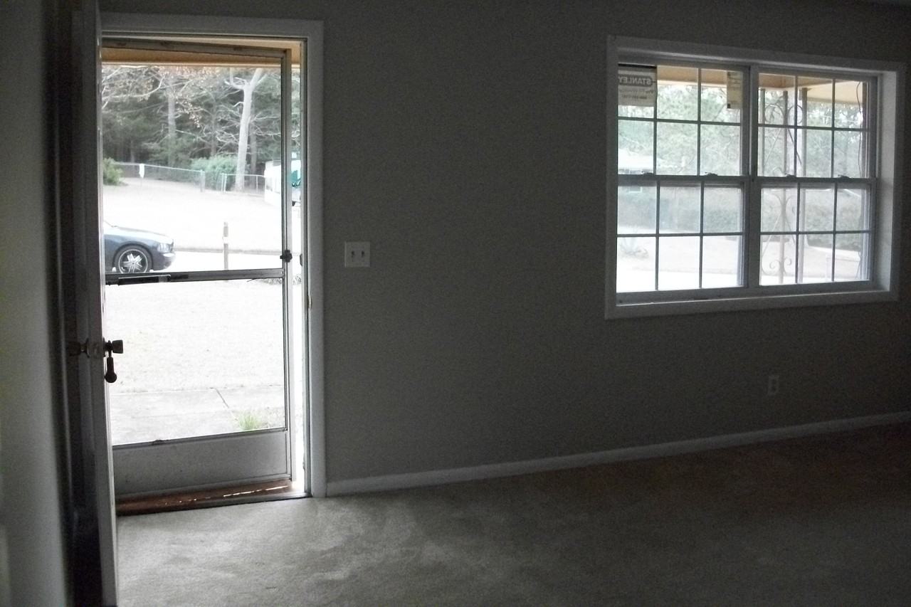 168 Sanford Pl - Photo 2 of 7