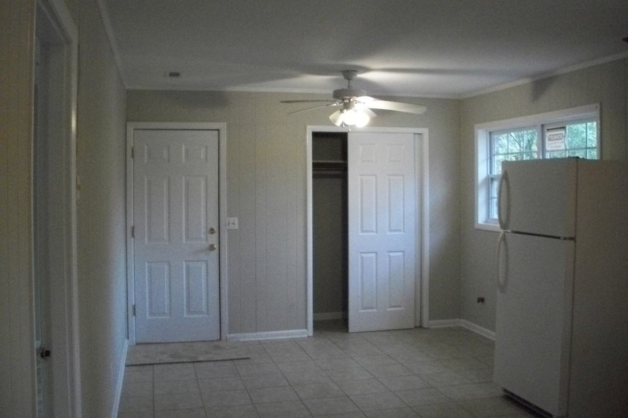 168 Sanford Pl - Photo 3 of 7