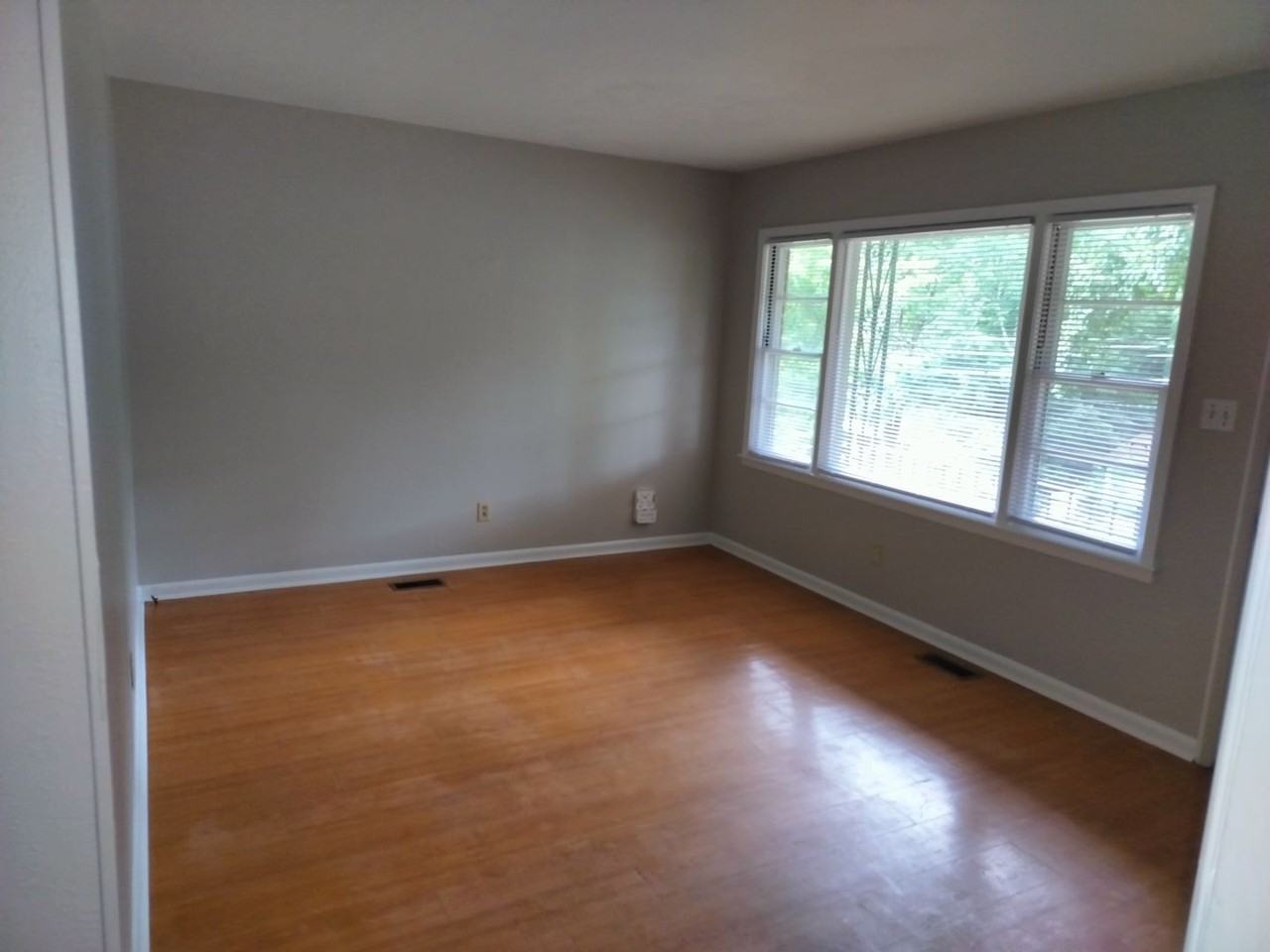 6025 Dahlgren Ave - Photo 2 of 11