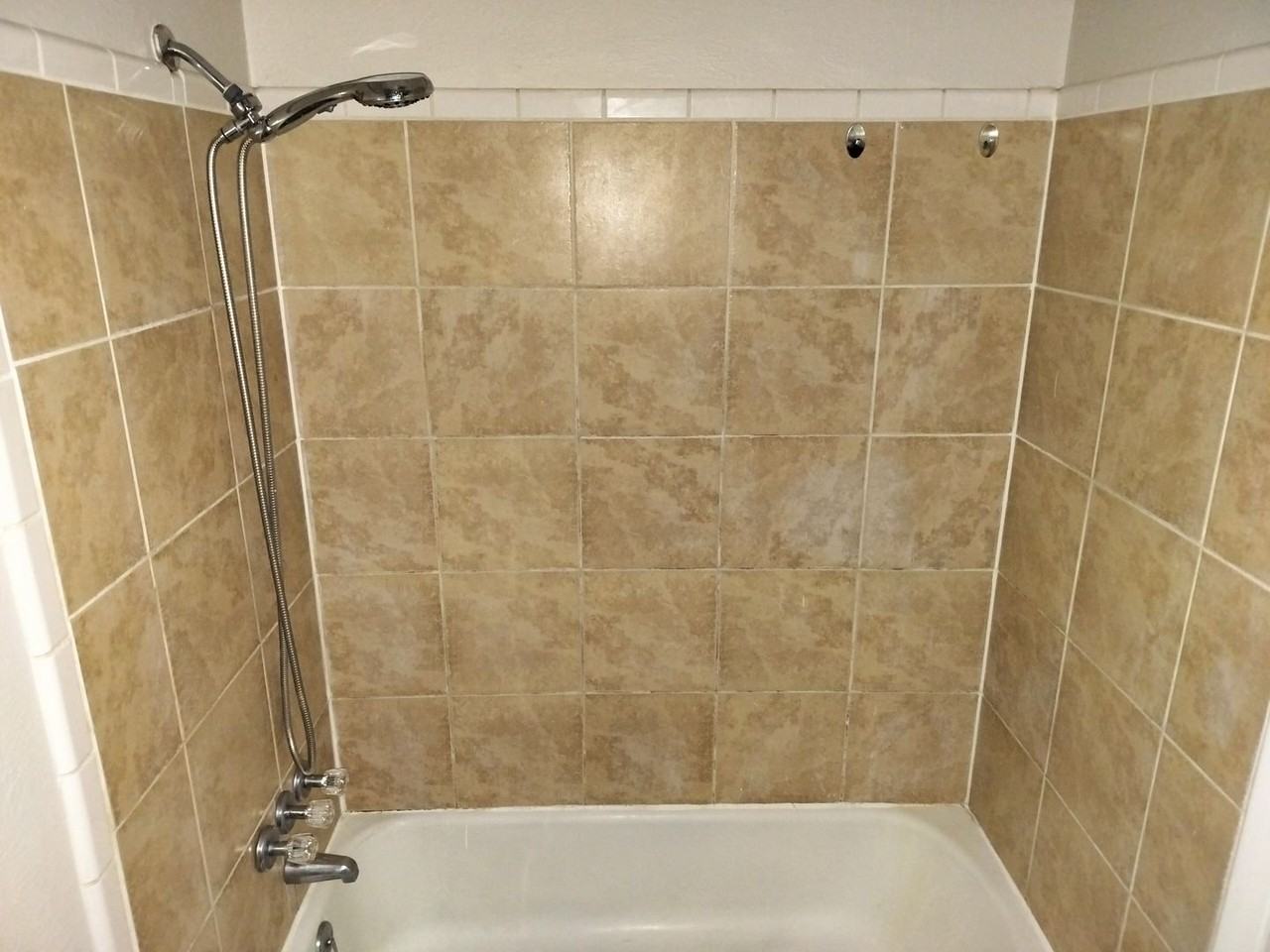 6025 Dahlgren Ave - Photo 4 of 11