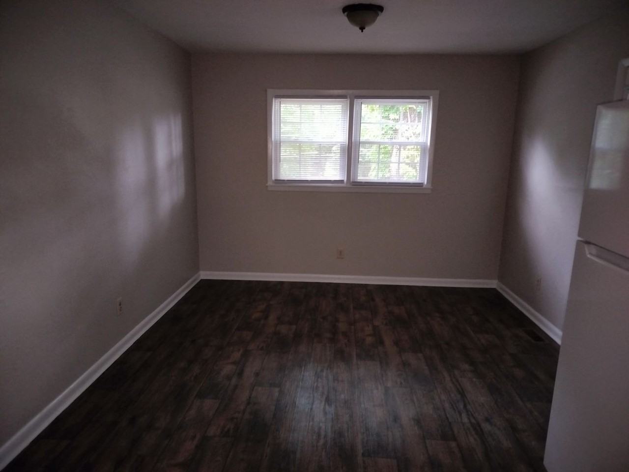 6025 Dahlgren Ave - Photo 7 of 11