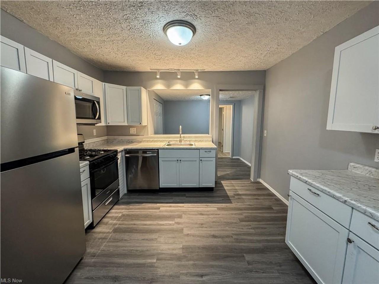 1313 12th St - Photo 3 of 9