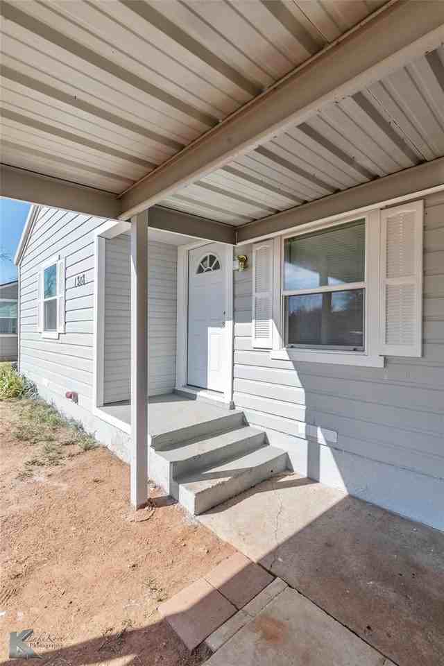 1318 Burger St - Photo 2 of 20