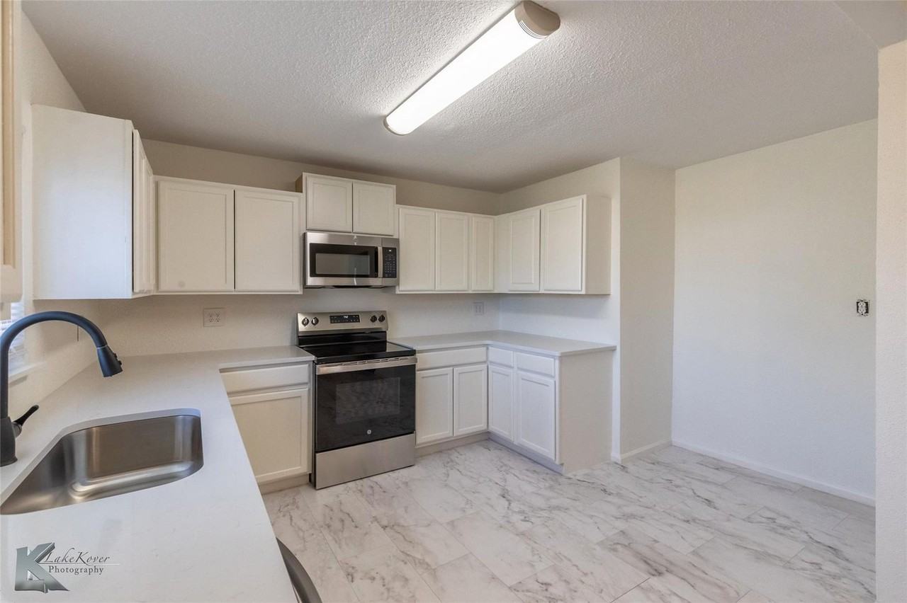 1318 Burger St - Photo 3 of 20