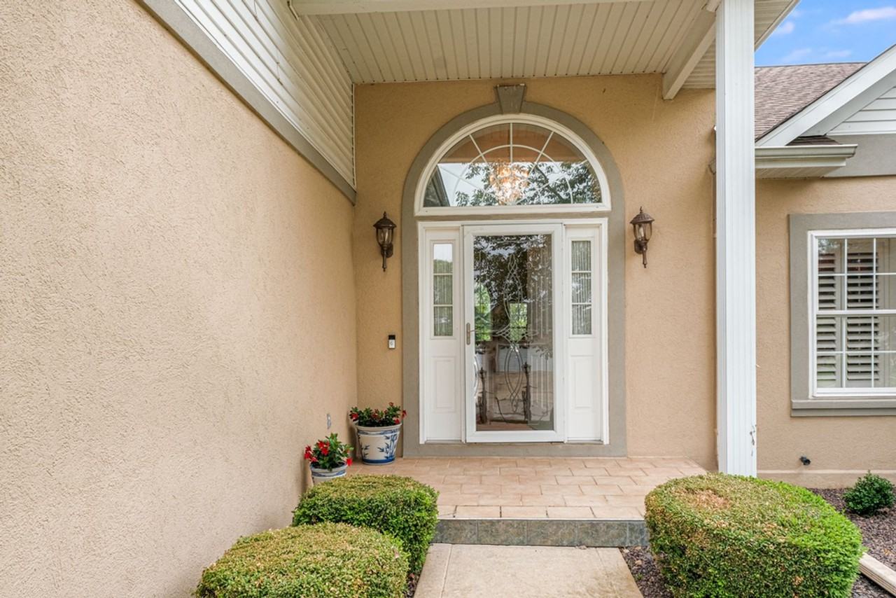 2923 Rutherford Dr - Photo 2 of 48