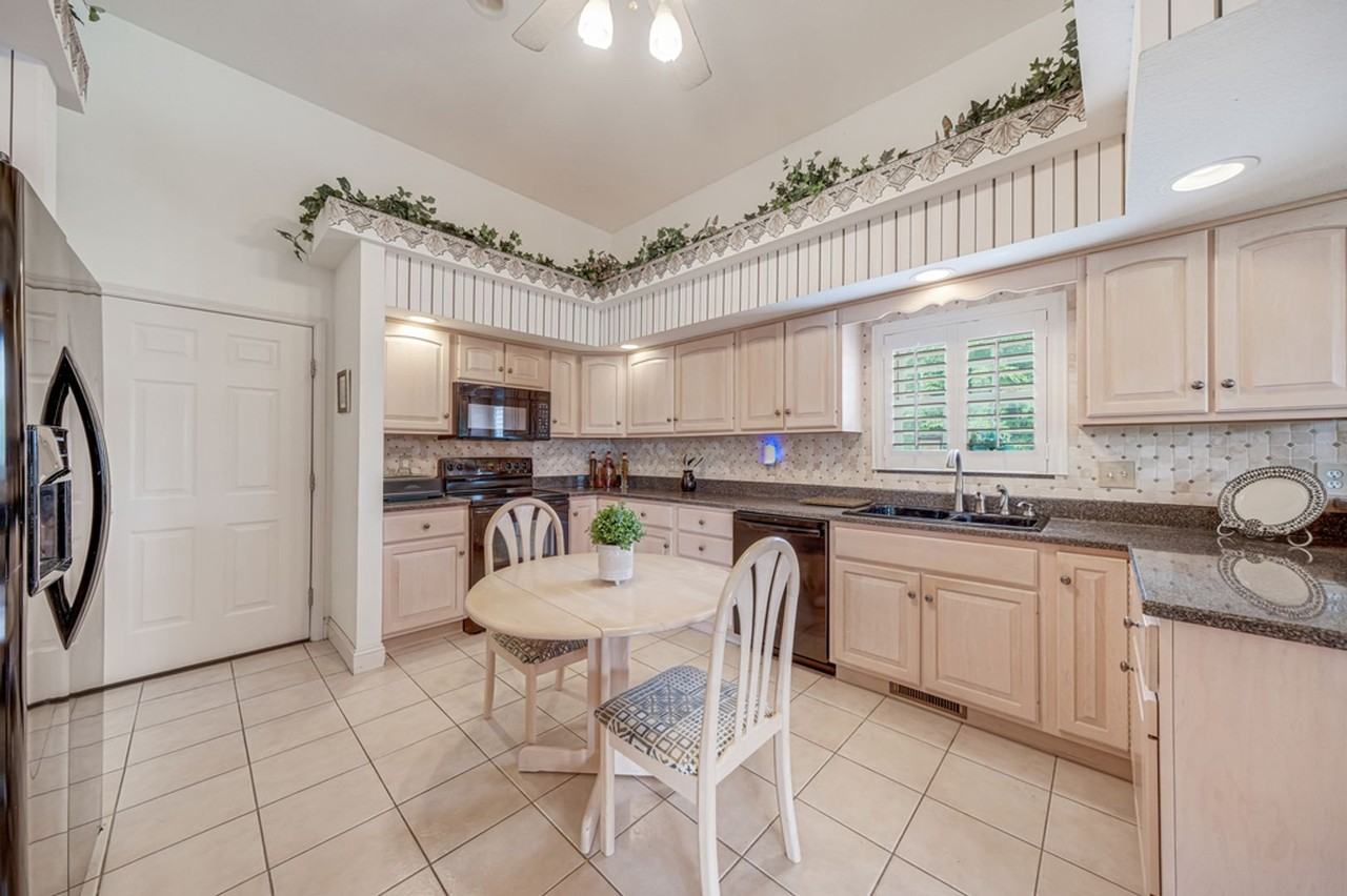 2923 Rutherford Dr - Photo 2 of 48