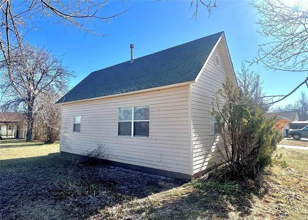 424 N Oak St - Photo 2 of 9