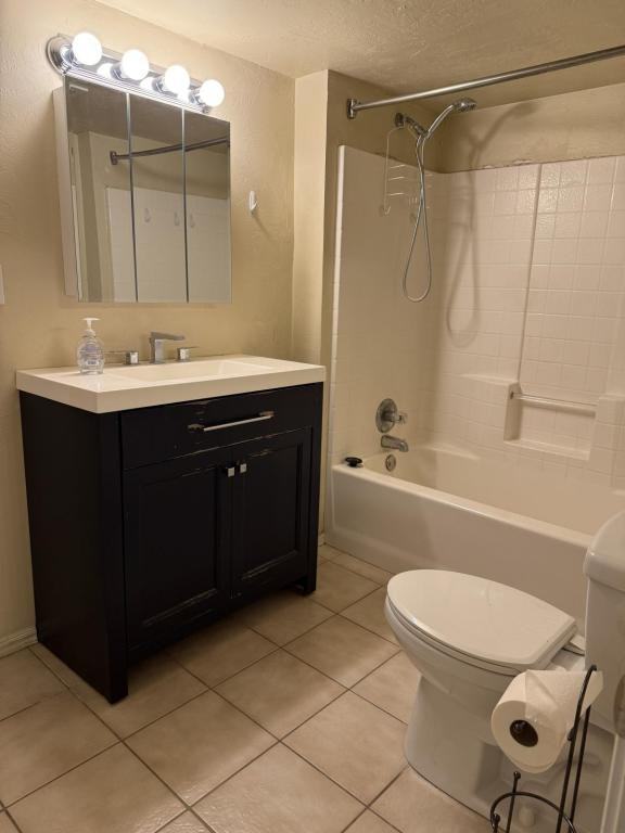 424 N Oak St - Photo 4 of 9