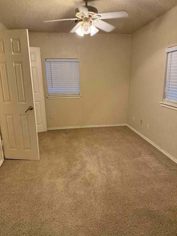 424 N Oak St - Photo 5 of 9