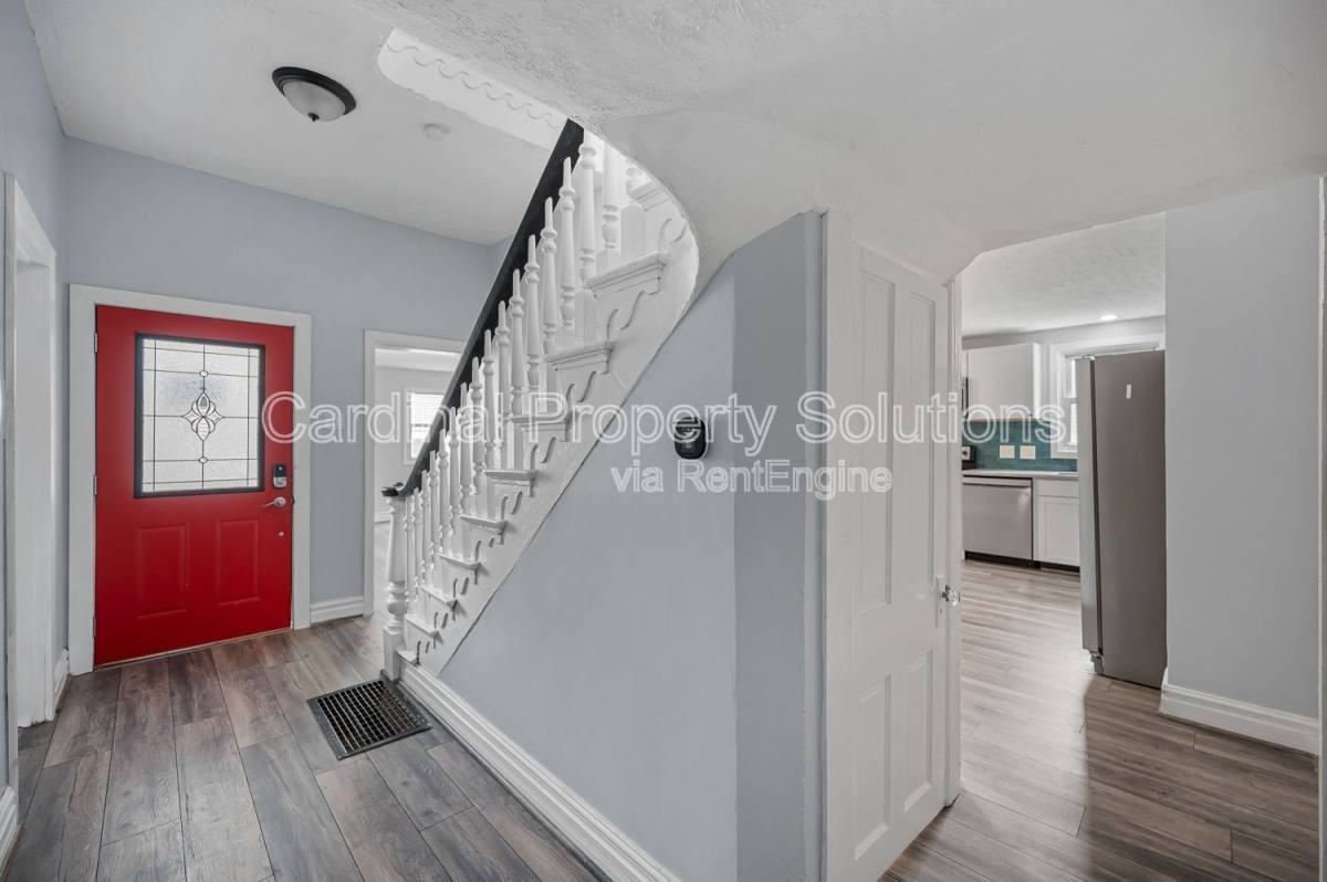 4616 Ward St - Photo 3 of 10