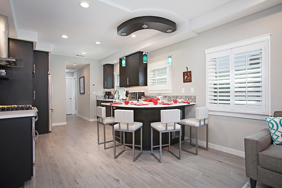 819 Dover Ct #1 - Photo 4 of 16