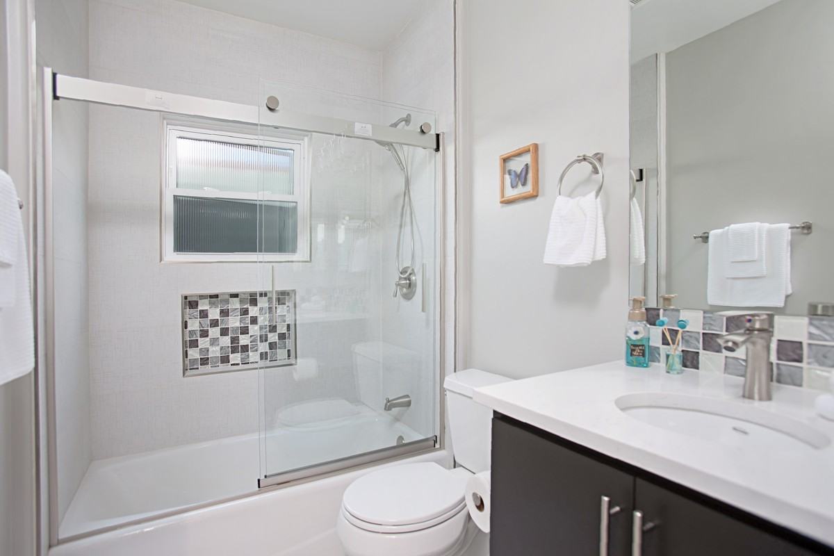 819 Dover Ct #1 - Photo 3 of 16