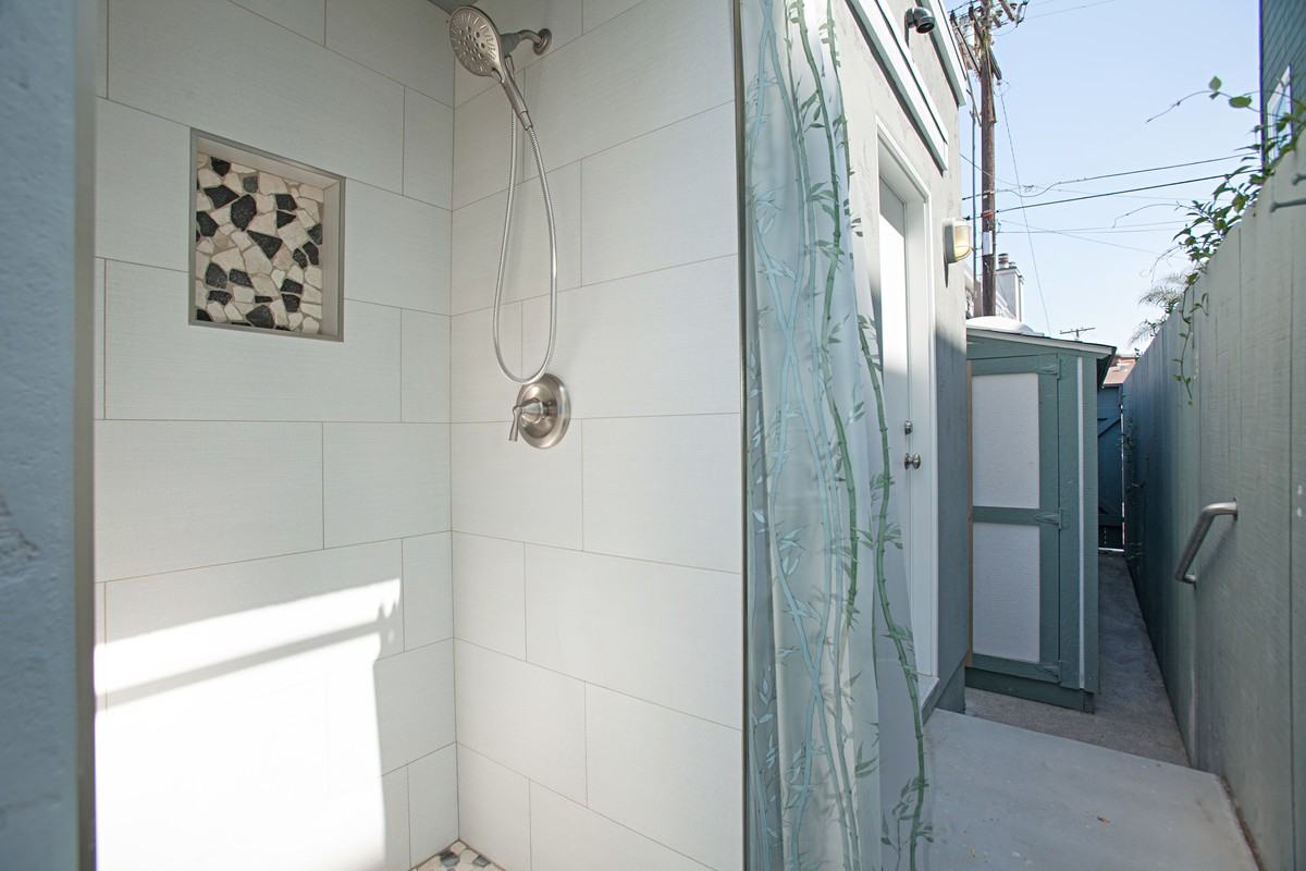 819 Dover Ct #1 - Photo 7 of 16