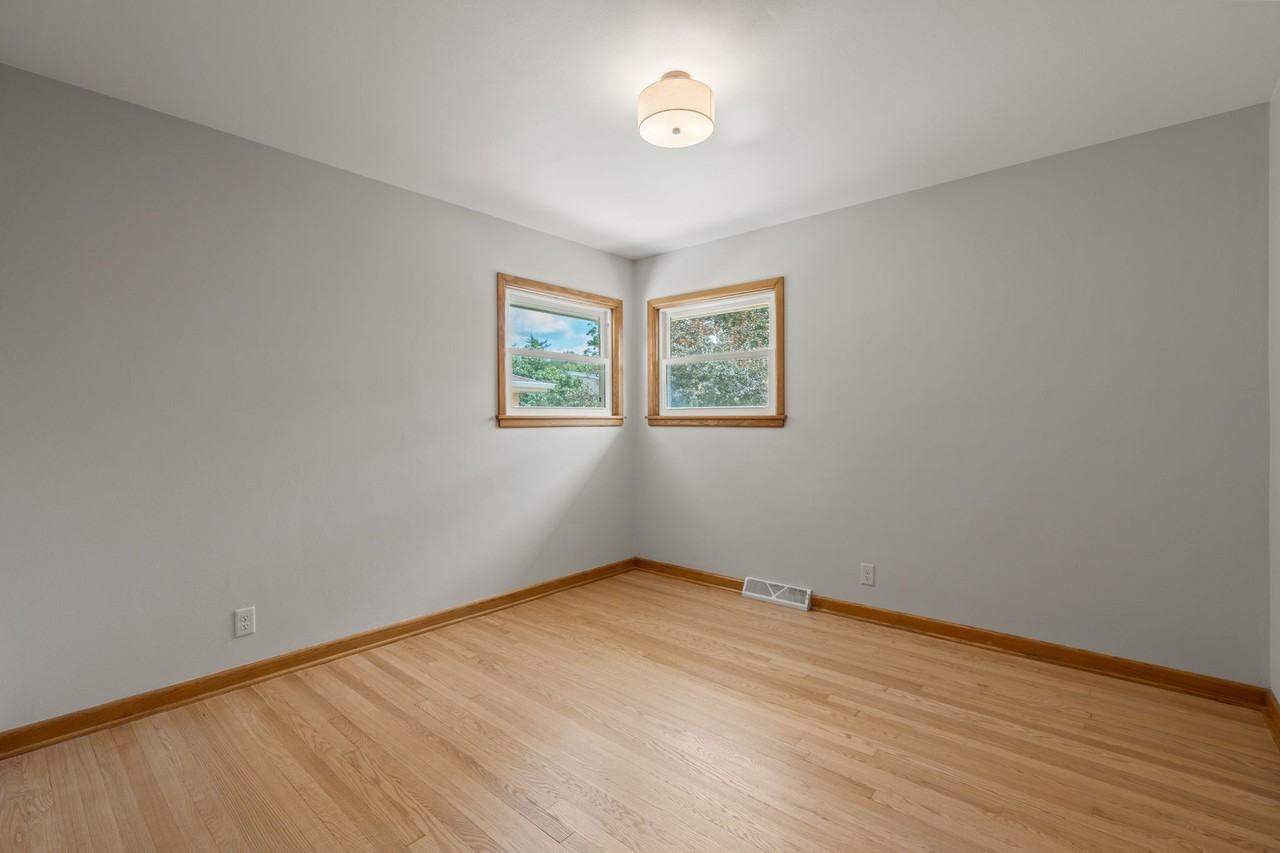 815 N Roosevelt Ave - Photo 2 of 11