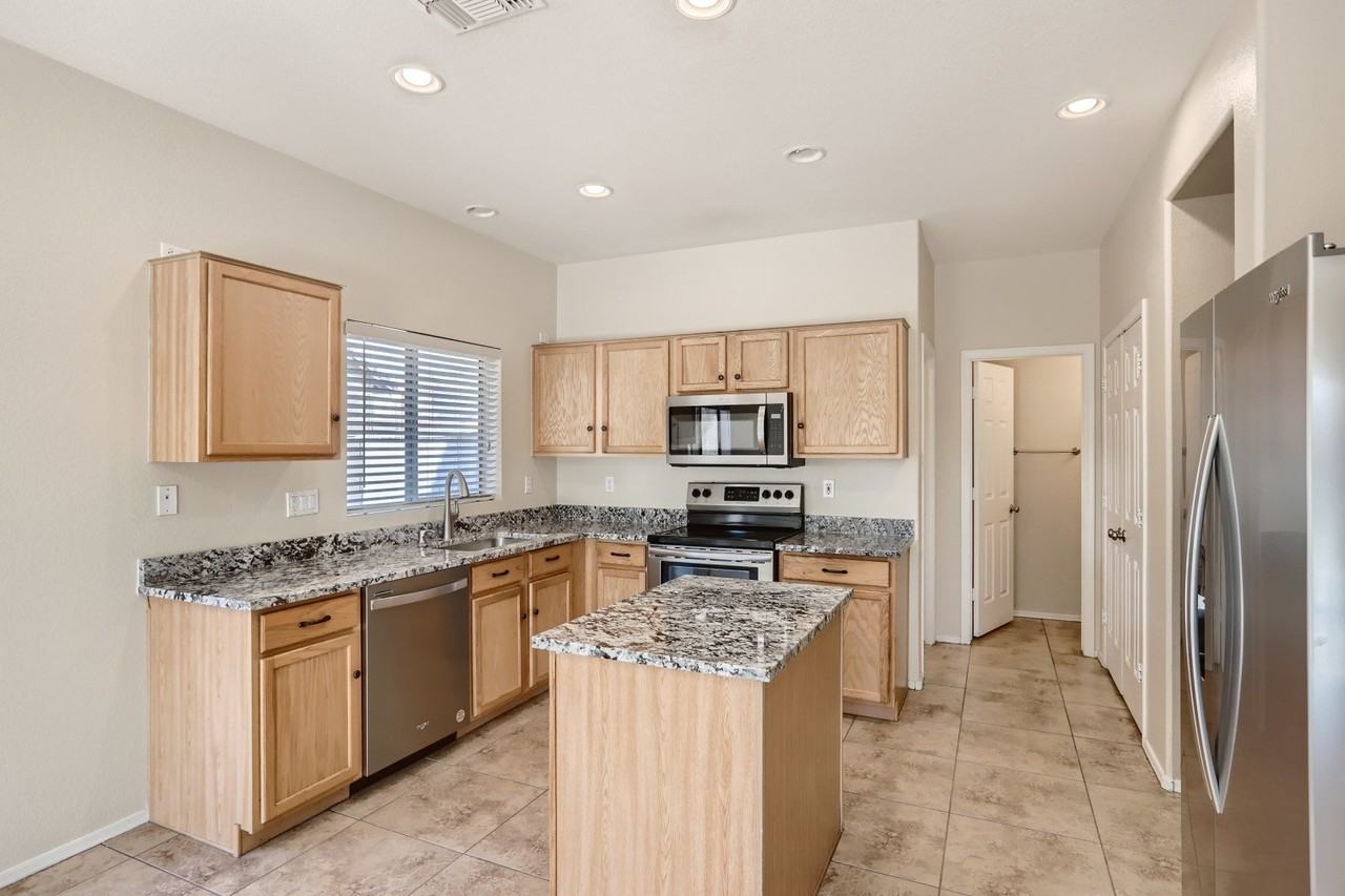 3543 W Steinbeck Ct - Photo 2 of 32
