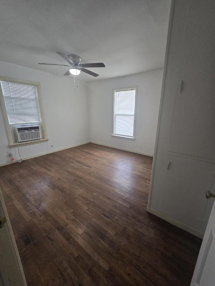 9407 Braddock St - Photo 3 of 8