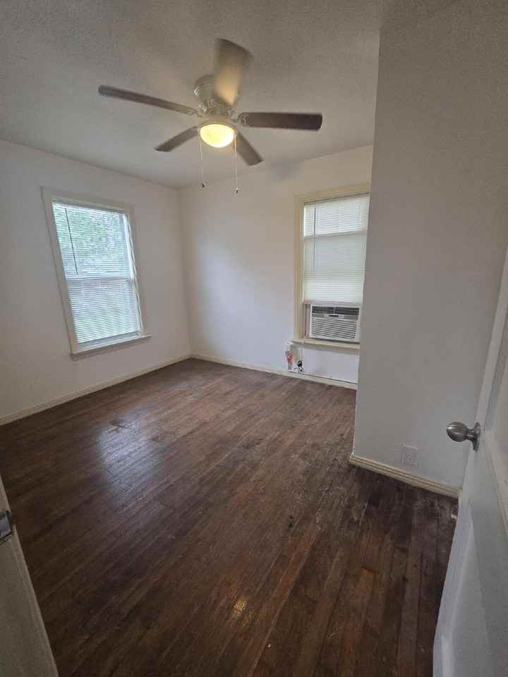 9407 Braddock St - Photo 4 of 8