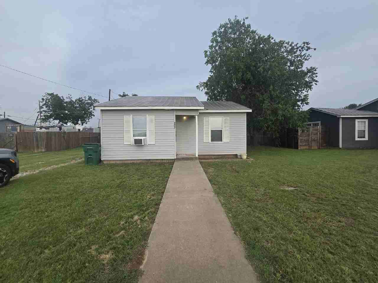 9407 Braddock St - Photo 6 of 8