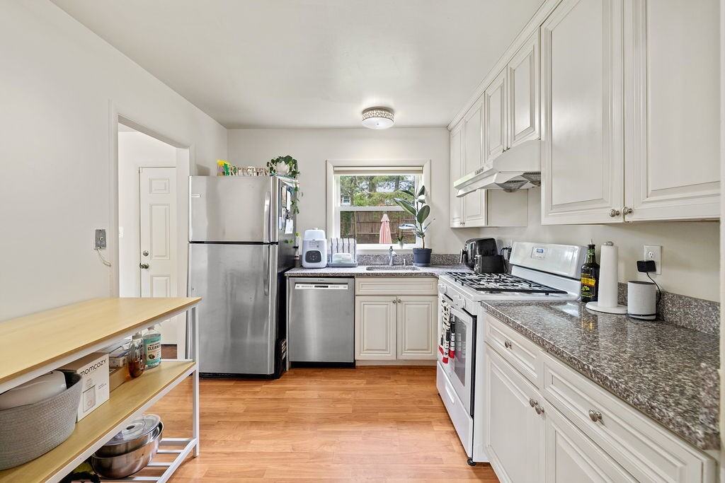 1213 Gladstone Dr - Photo 3 of 21