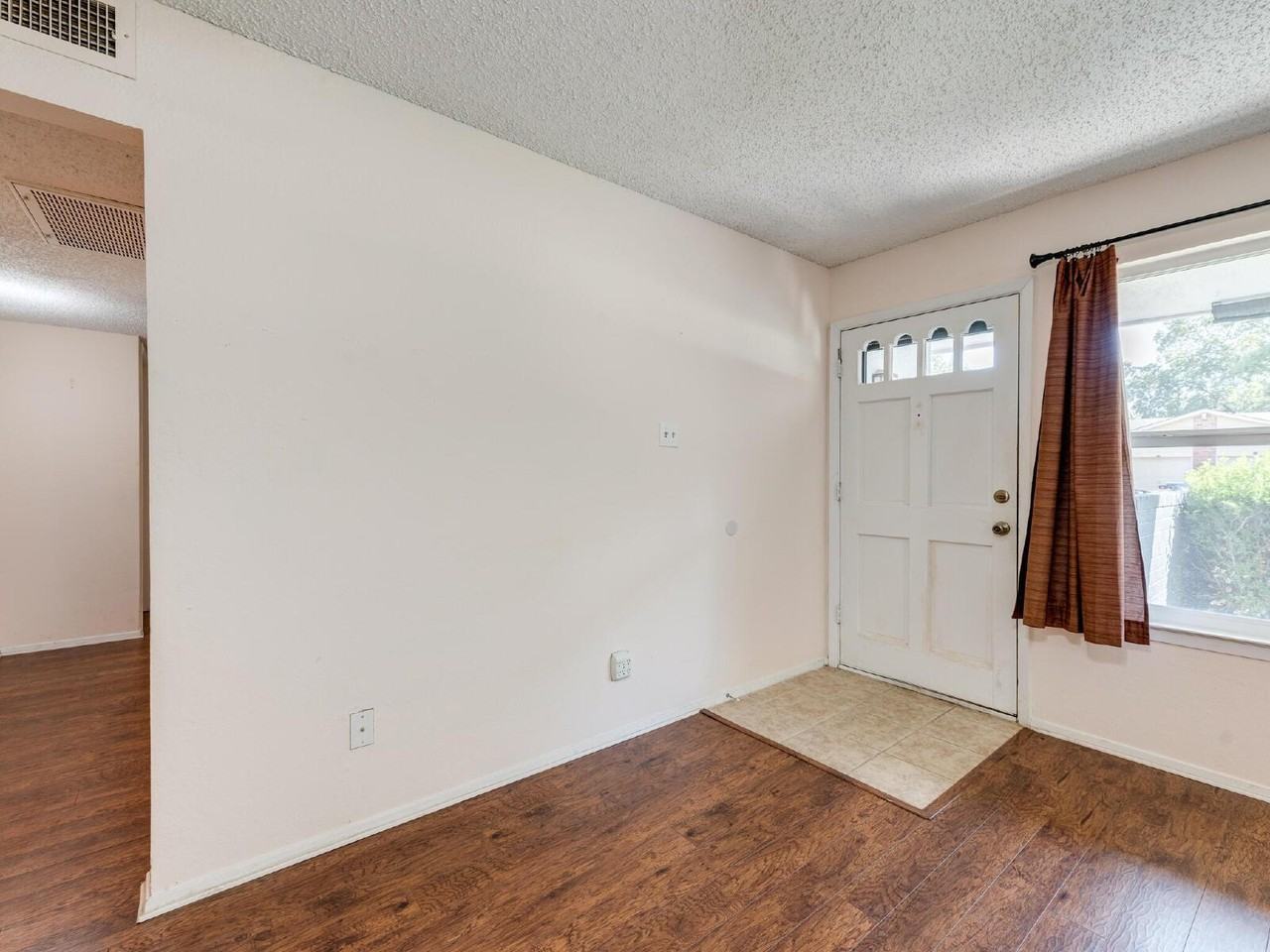 632 Timberline Dr - Photo 4 of 20