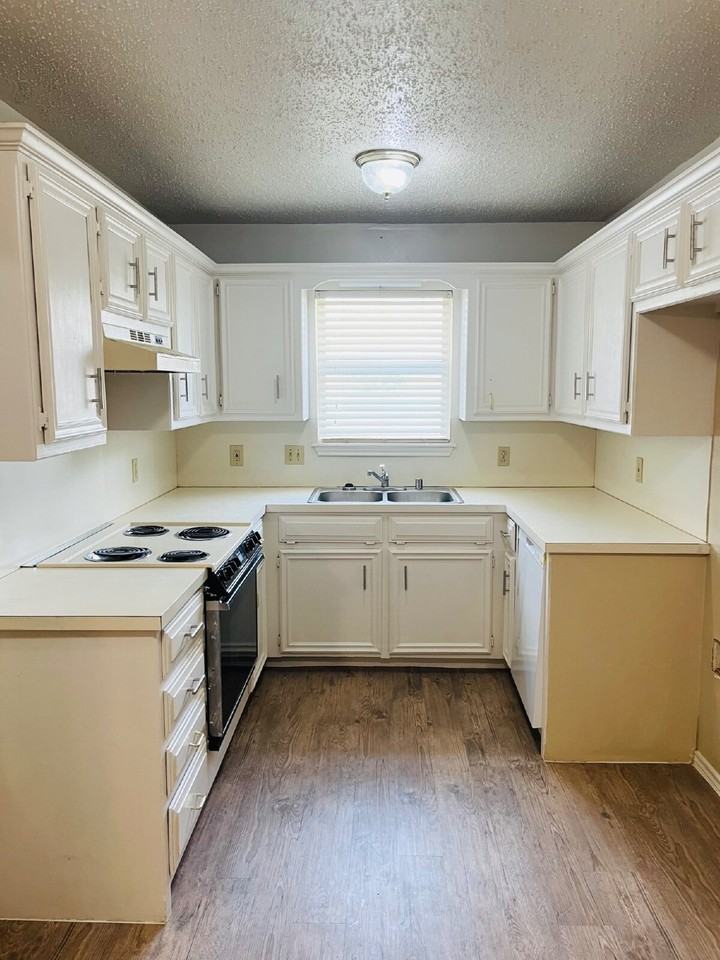 6815 Iola Ave - Photo 5 of 13